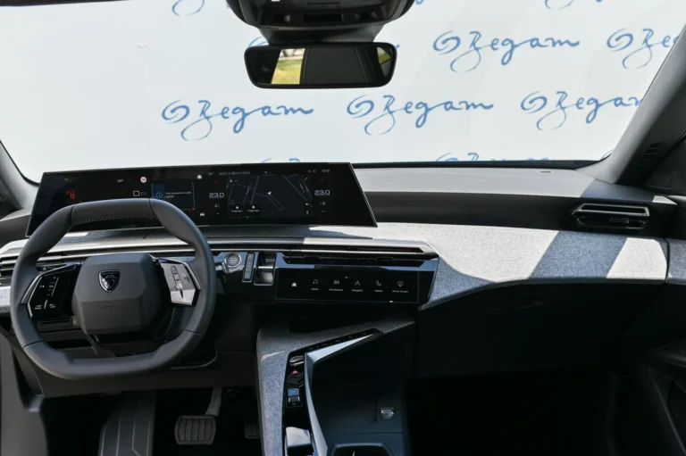 Peugeot 3008 ALLURE Hybrid 145k e-DCS6 (MHEV) | Begam Trnava