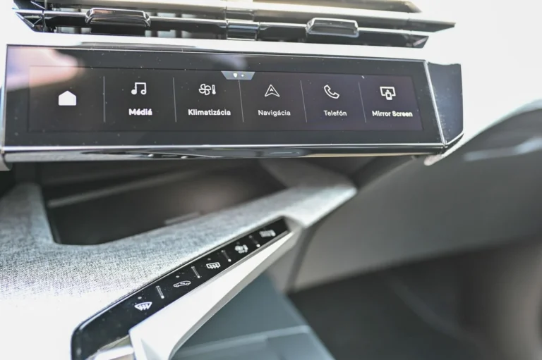 Peugeot 3008 ALLURE Hybrid 145k e-DCS6 (MHEV) | Begam Trnava
