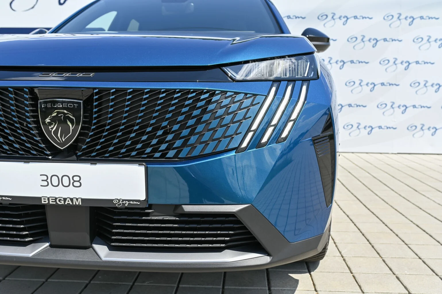 Peugeot 3008 ALLURE Hybrid 145k e-DCS6 (MHEV) | Begam Trnava