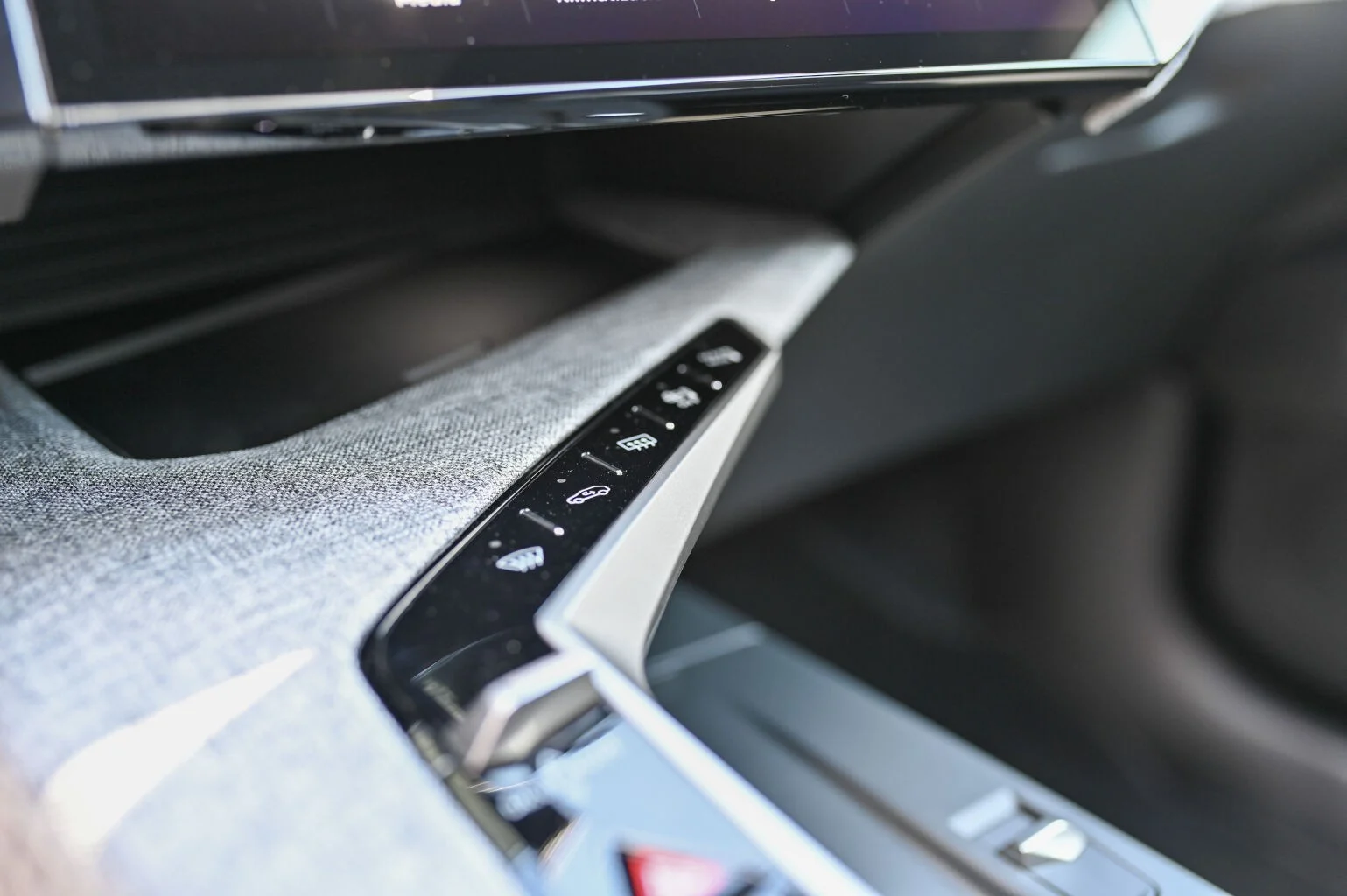 Peugeot 3008 ALLURE Hybrid 145k e-DCS6 (MHEV) | Begam Trnava
