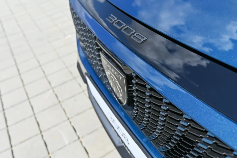 Peugeot 3008 ALLURE Hybrid 145k e-DCS6 (MHEV) | Begam Trnava