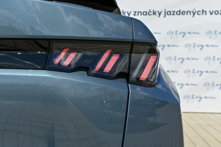 Peugeot 3008 NEW 3008 ALLURE Hybrid 145k e-DCS6 | Begam Trnava