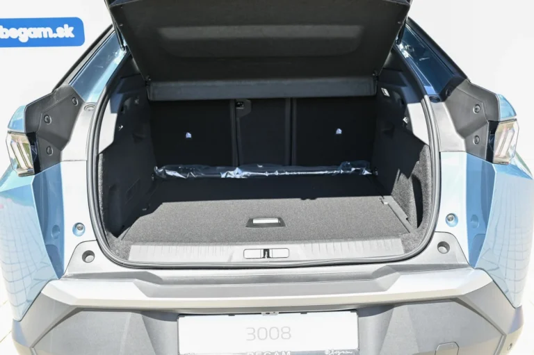 Peugeot 3008 NEW 3008 ALLURE Hybrid 145k e-DCS6 | Begam Trnava