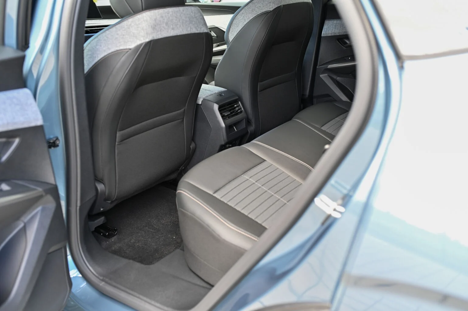 Peugeot 3008 NEW 3008 ALLURE Hybrid 145k e-DCS6 | Begam Trnava