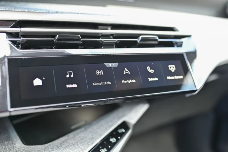 Peugeot 3008 NEW 3008 ALLURE Hybrid 145k e-DCS6 | Begam Trnava