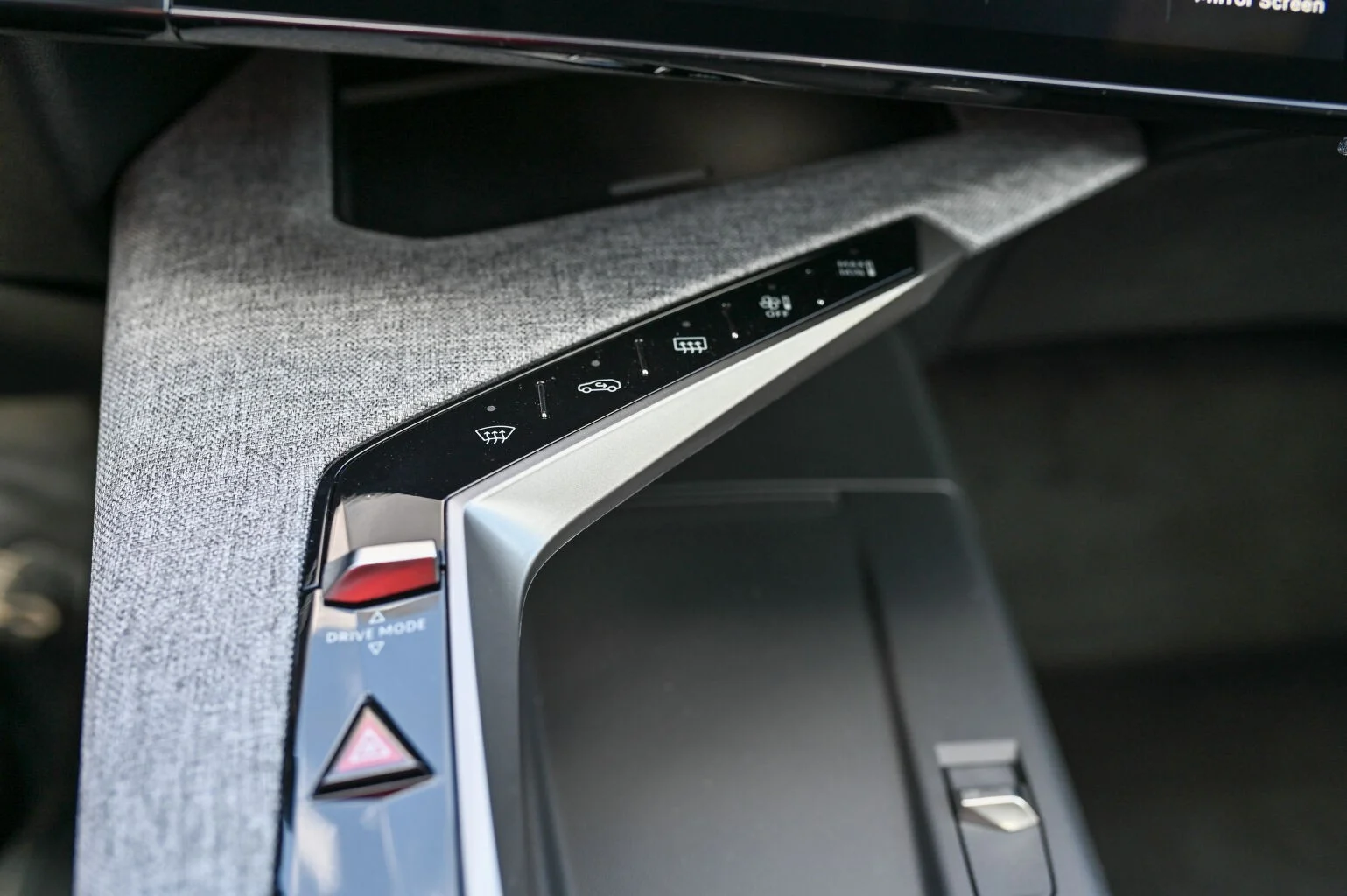 Peugeot 3008 NEW 3008 ALLURE Hybrid 145k e-DCS6 | Begam Trnava