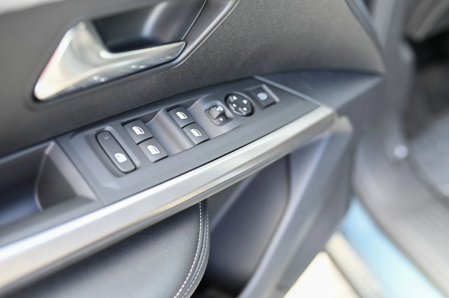 Peugeot 3008 NEW 3008 ALLURE Hybrid 145k e-DCS6 | Begam Trnava