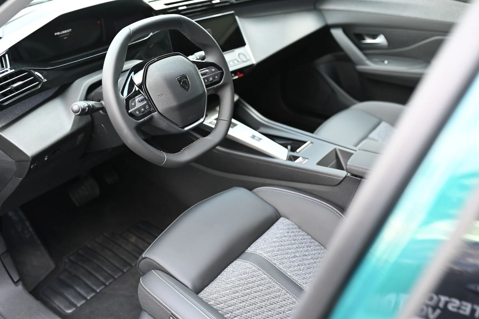 Peugeot 308 ALLURE Hybrid 145k e-DCS6 | Begam Trnava