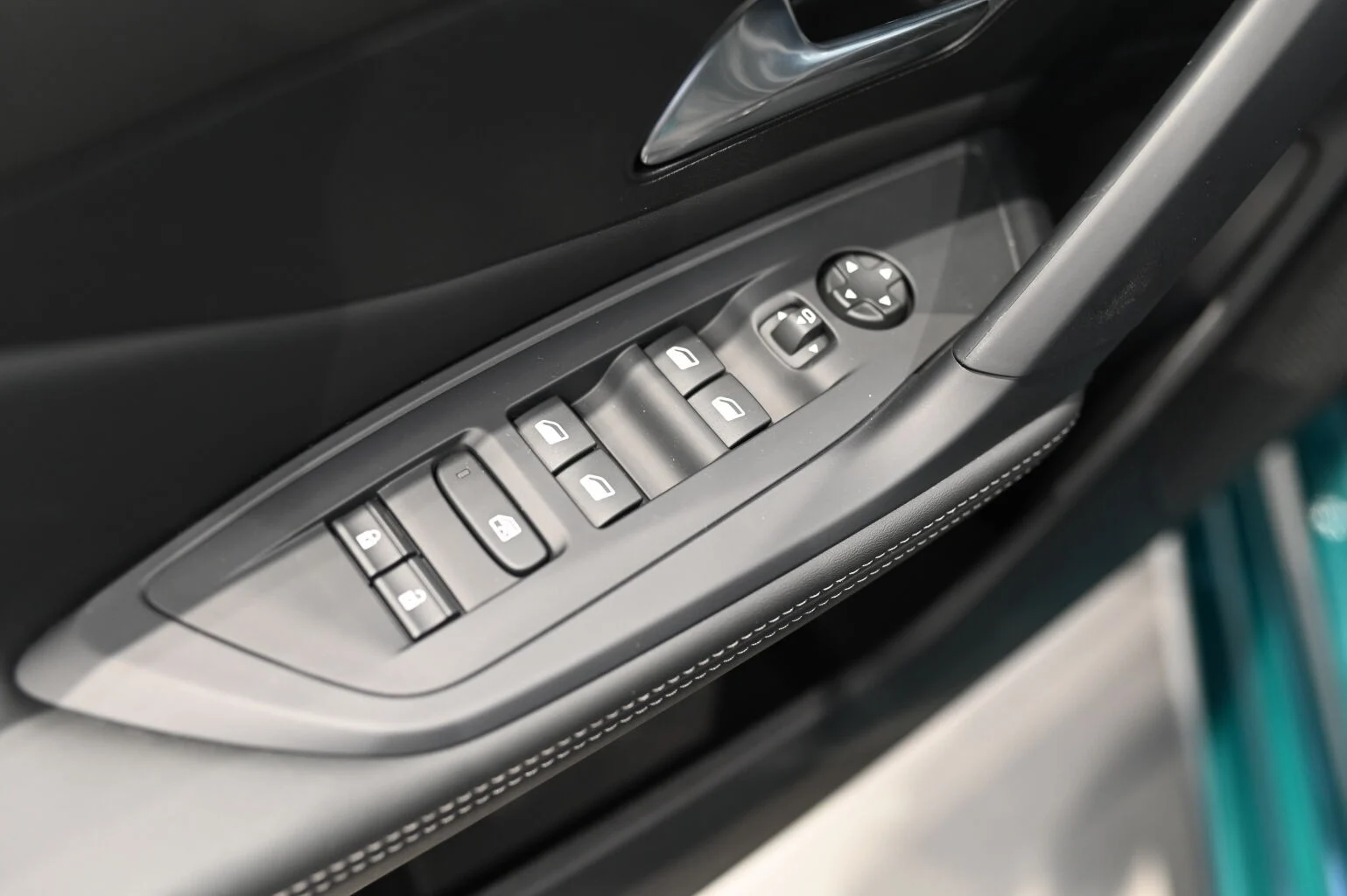 Peugeot 308 ALLURE Hybrid 145k e-DCS6 | Begam Trnava