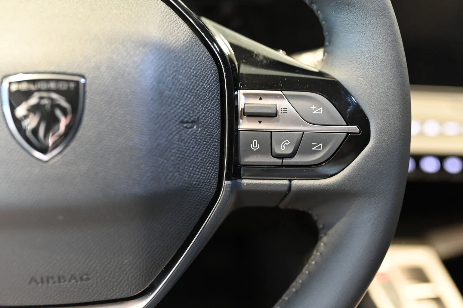 Peugeot 308 ALLURE Hybrid 145k e-DCS6 | Begam Trnava