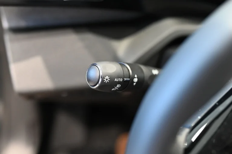 Peugeot 308 ALLURE Hybrid 145k e-DCS6 | Begam Trnava