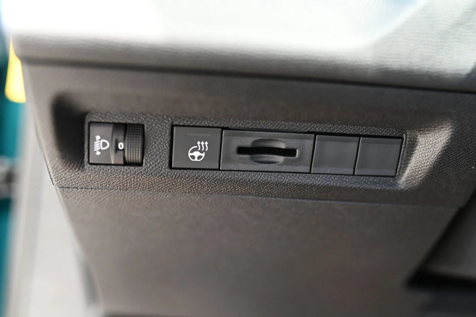 Peugeot 308 ALLURE Hybrid 145k e-DCS6 | Begam Trnava