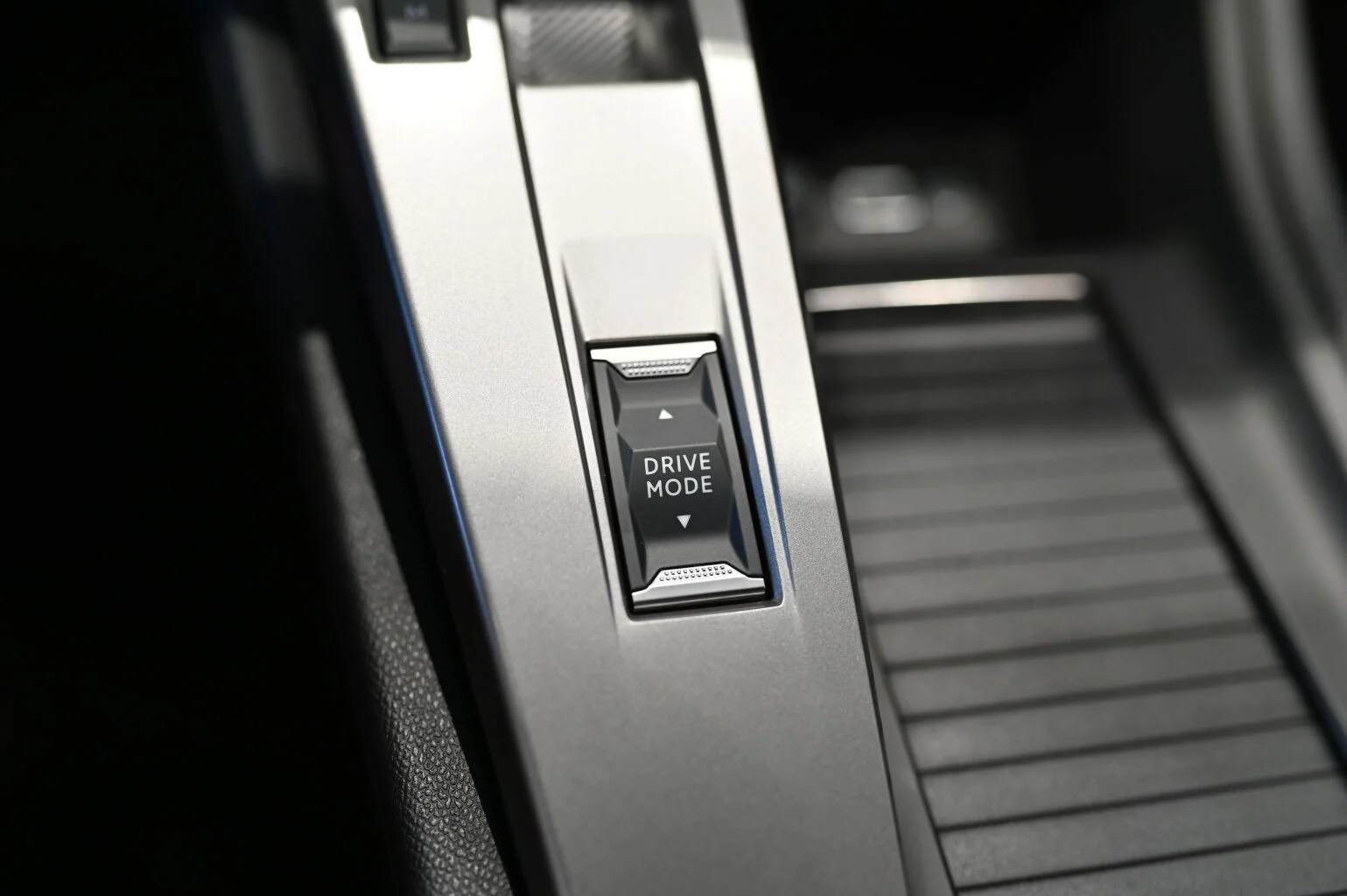 Peugeot 308 ALLURE Hybrid 145k e-DCS6 | Begam Trnava