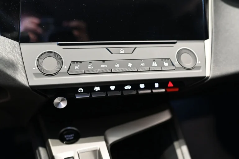 Peugeot 308 ALLURE Hybrid 145k e-DCS6 | Begam Trnava