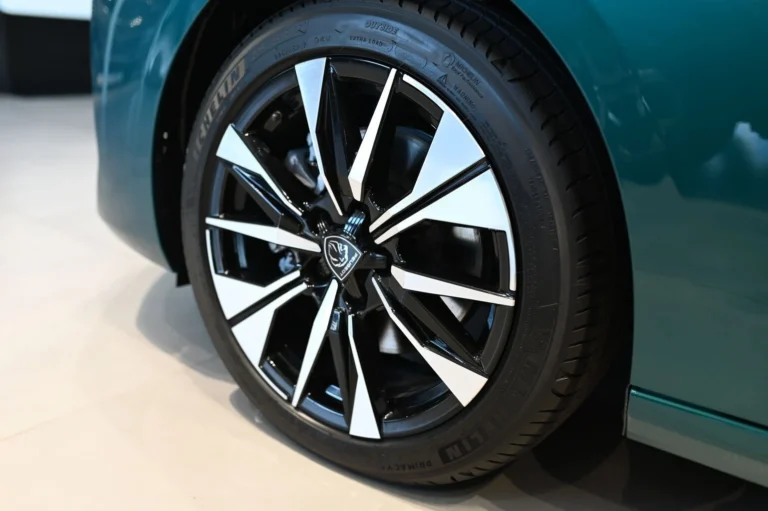 Peugeot 308 ALLURE Hybrid 145k e-DCS6 | Begam Trnava