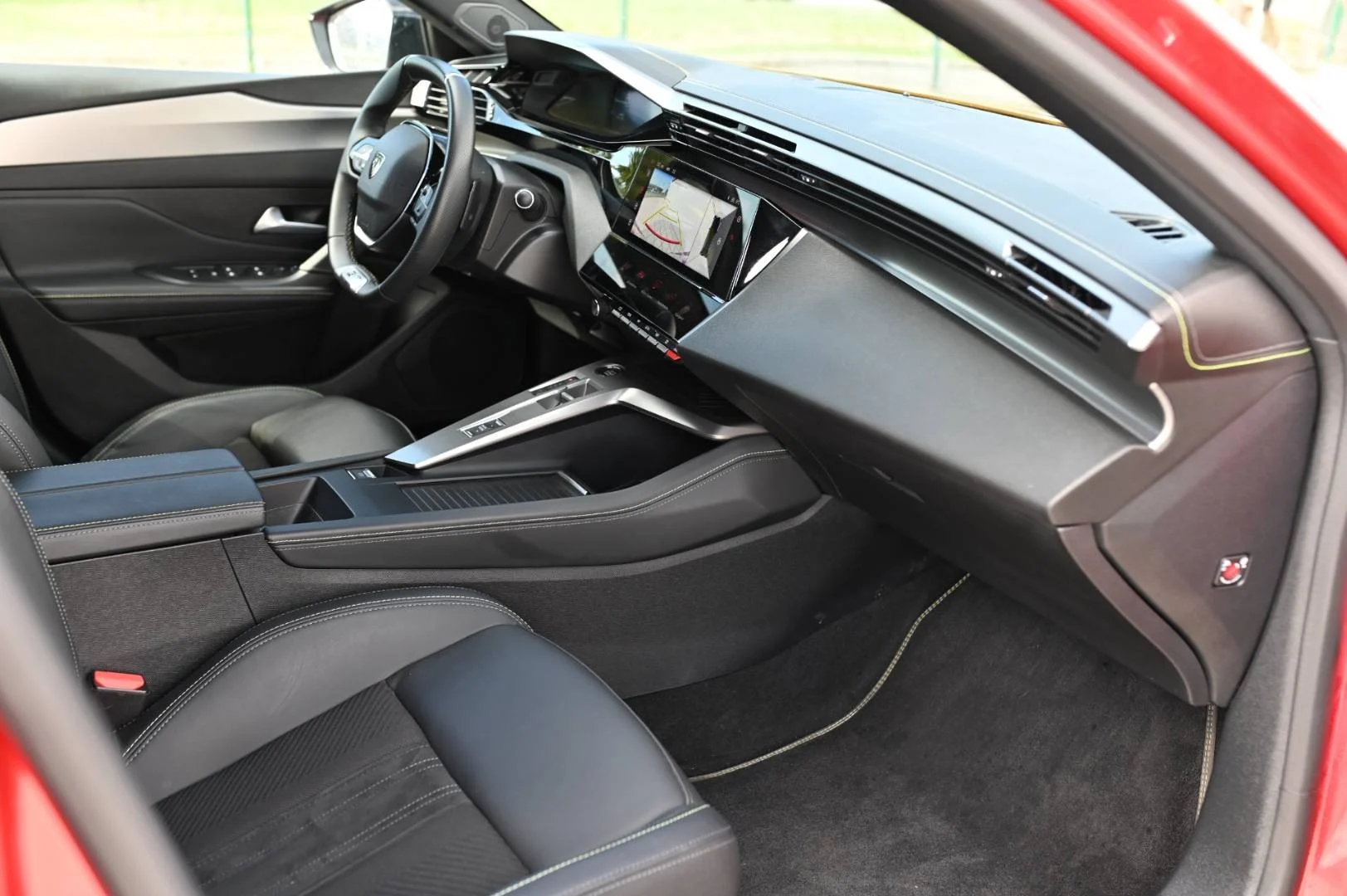 Peugeot 408 1.2 PureTech 130 GT EAT8 | Begam Trnava