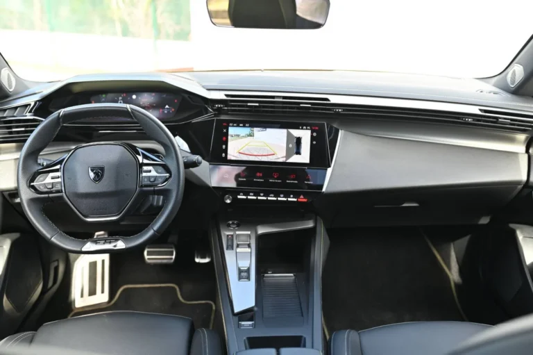Peugeot 408 1.2 PureTech 130 GT EAT8 | Begam Trnava