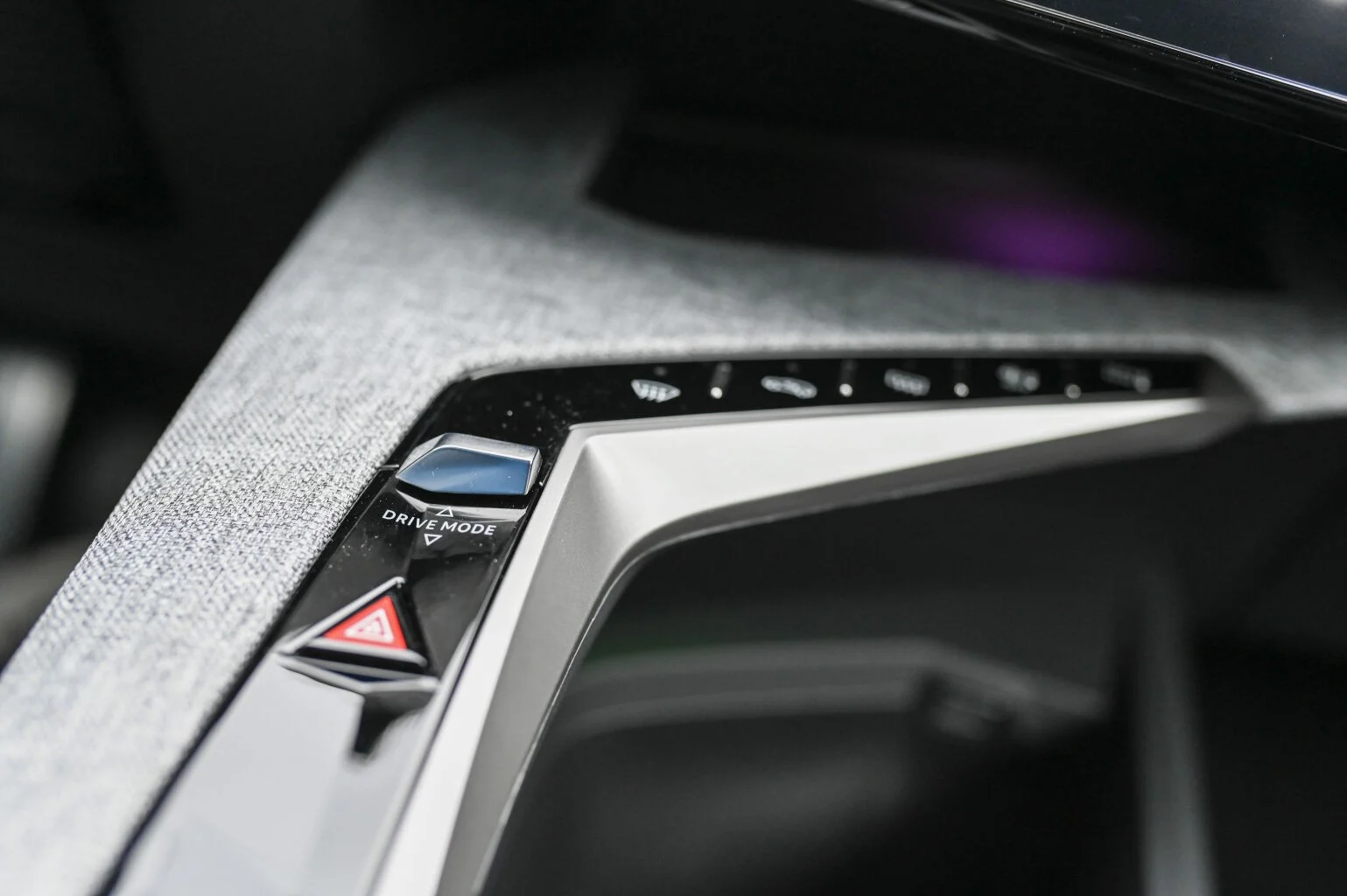 Peugeot 5008 ALLURE Hybrid 145k e-DCS6 | Begam Trnava