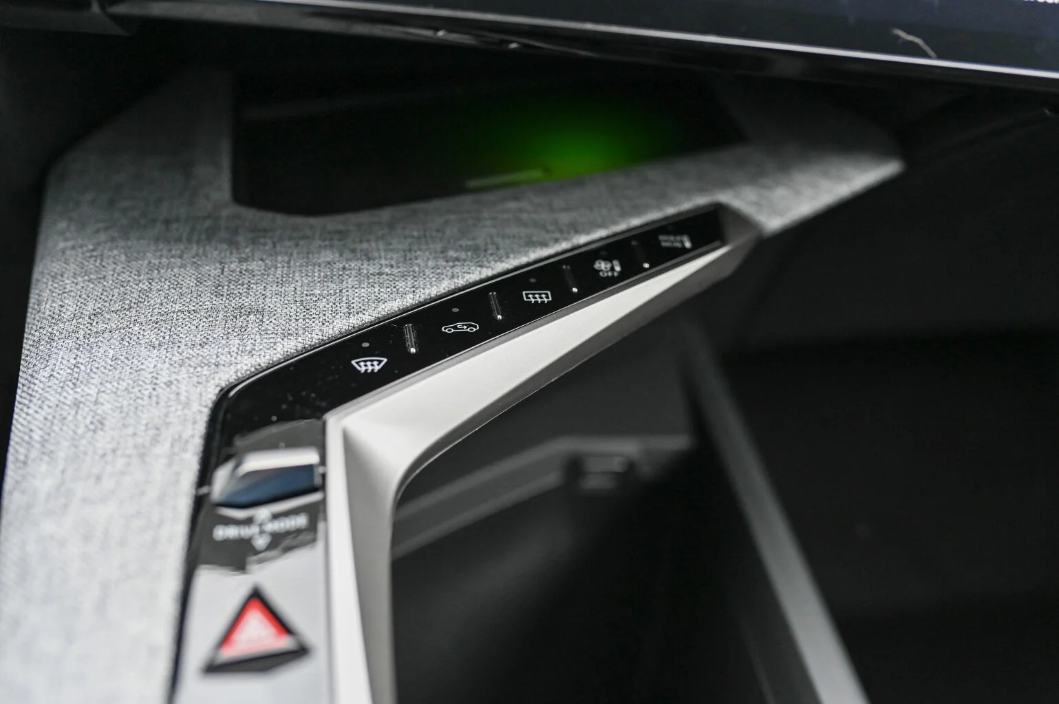 Peugeot 5008 ALLURE Hybrid 145k e-DCS6 | Begam Trnava