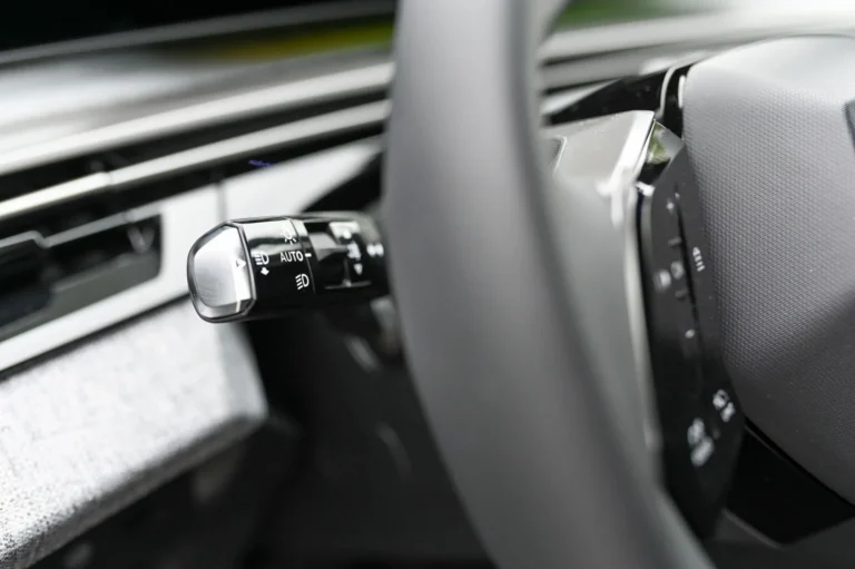 Peugeot 5008 ALLURE Hybrid 145k e-DCS6 | Begam Trnava