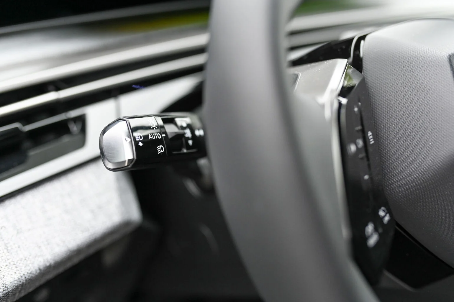 Peugeot 5008 ALLURE Hybrid 145k e-DCS6 | Begam Trnava