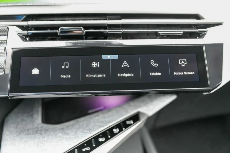 Peugeot 5008 ALLURE Hybrid 145k e-DCS6 | Begam Trnava