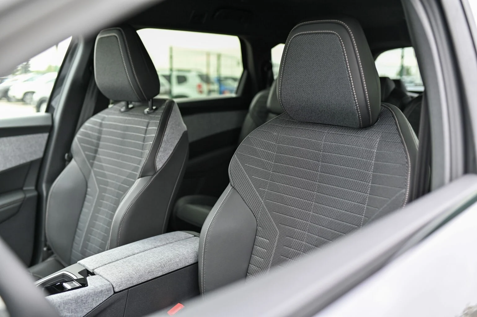 Peugeot 5008 ALLURE Hybrid 145k e-DCS6 | Begam Trnava