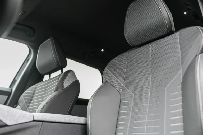 Peugeot 5008 ALLURE Hybrid 145k e-DCS6 | Begam Trnava