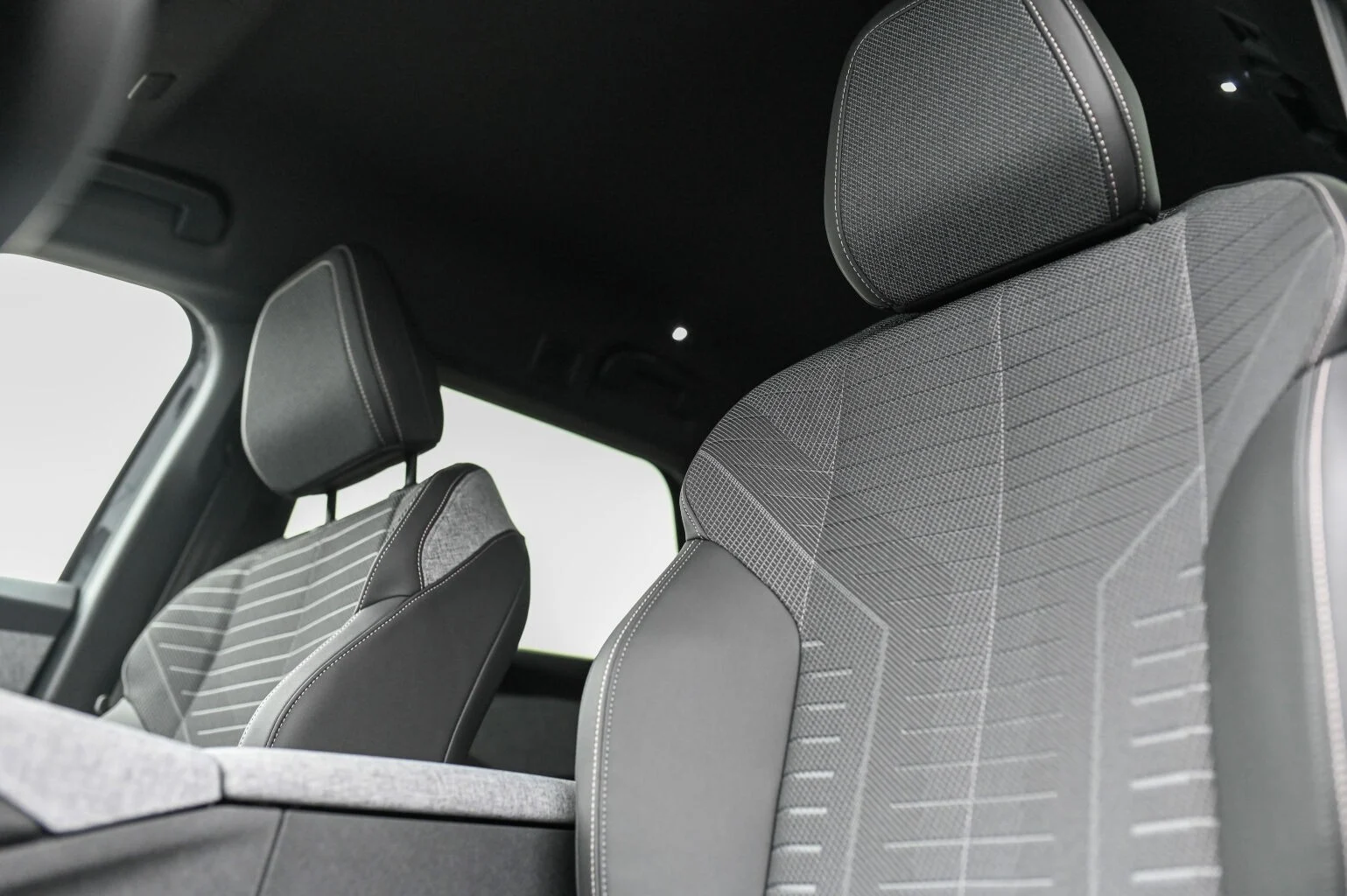 Peugeot 5008 ALLURE Hybrid 145k e-DCS6 | Begam Trnava