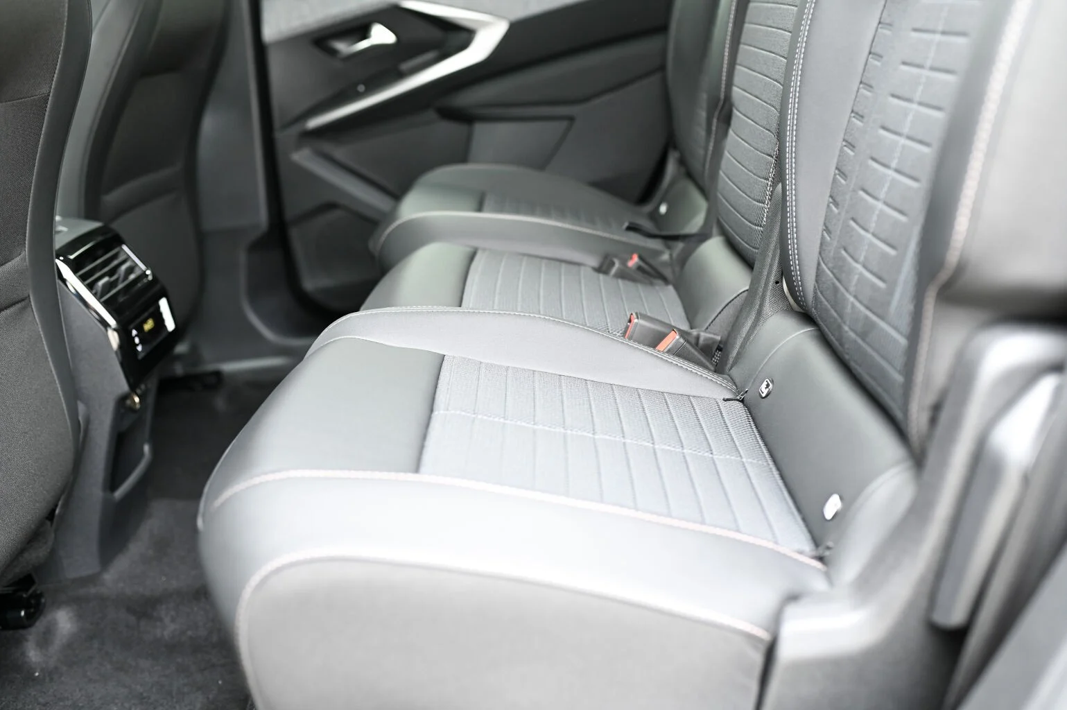 Peugeot 5008 ALLURE Hybrid 145k e-DCS6 | Begam Trnava