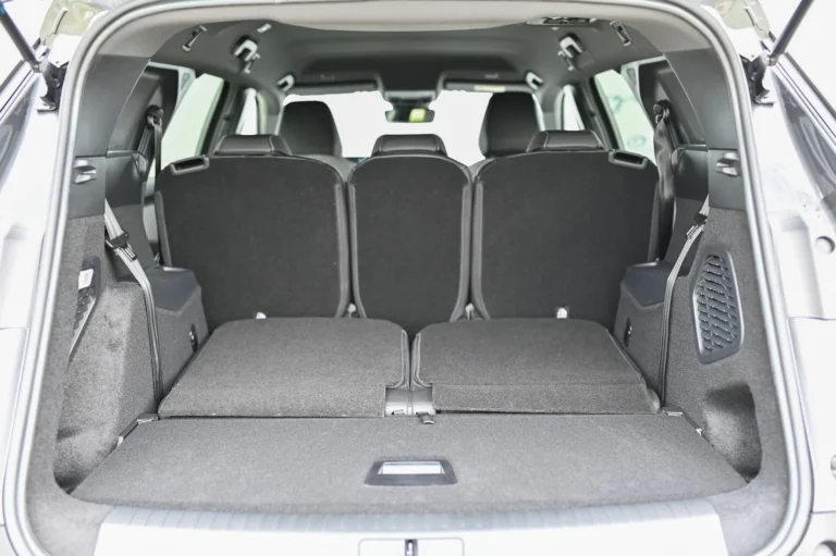 Peugeot 5008 ALLURE Hybrid 145k e-DCS6 | Begam Trnava
