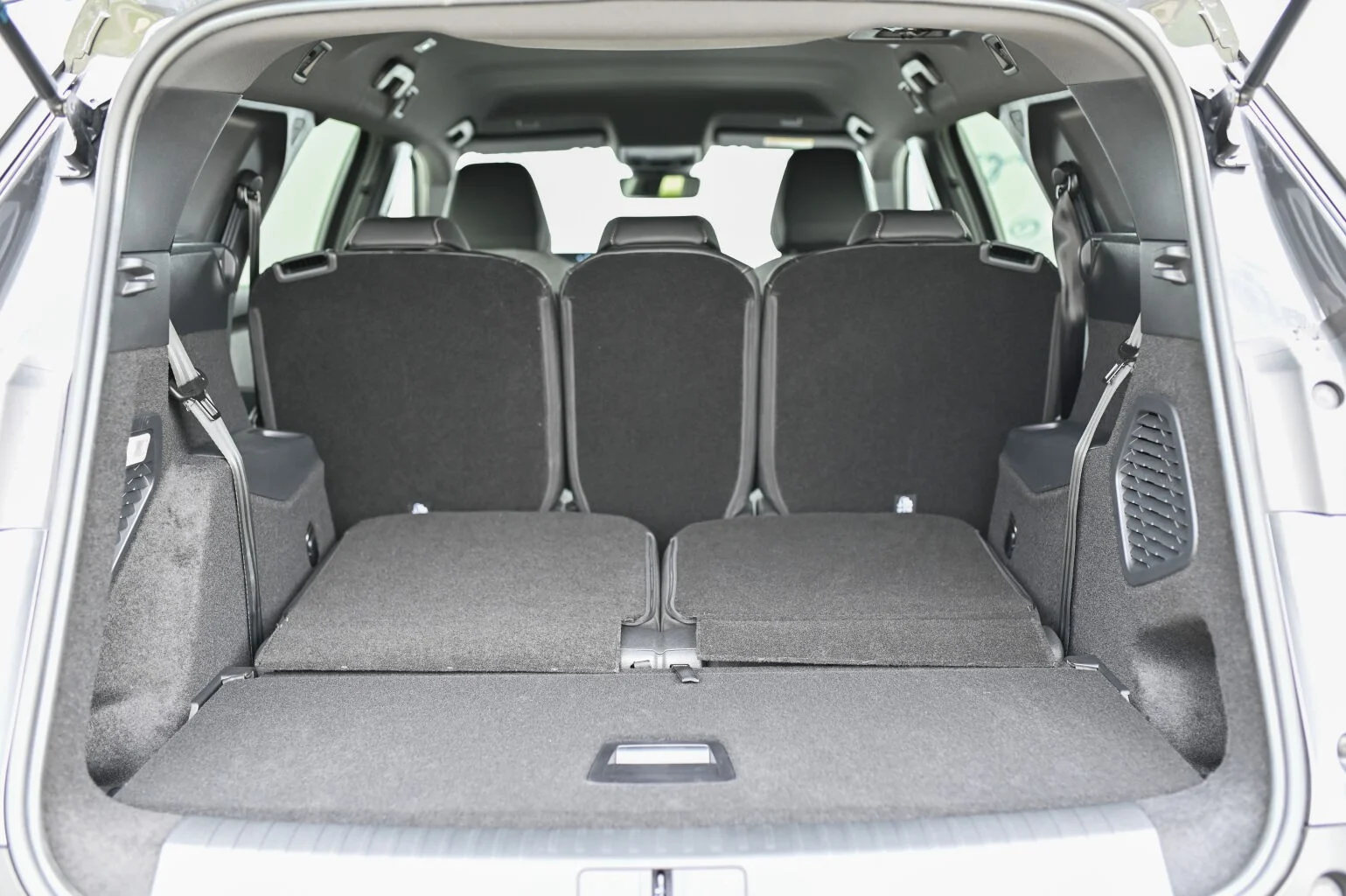 Peugeot 5008 ALLURE Hybrid 145k e-DCS6 | Begam Trnava