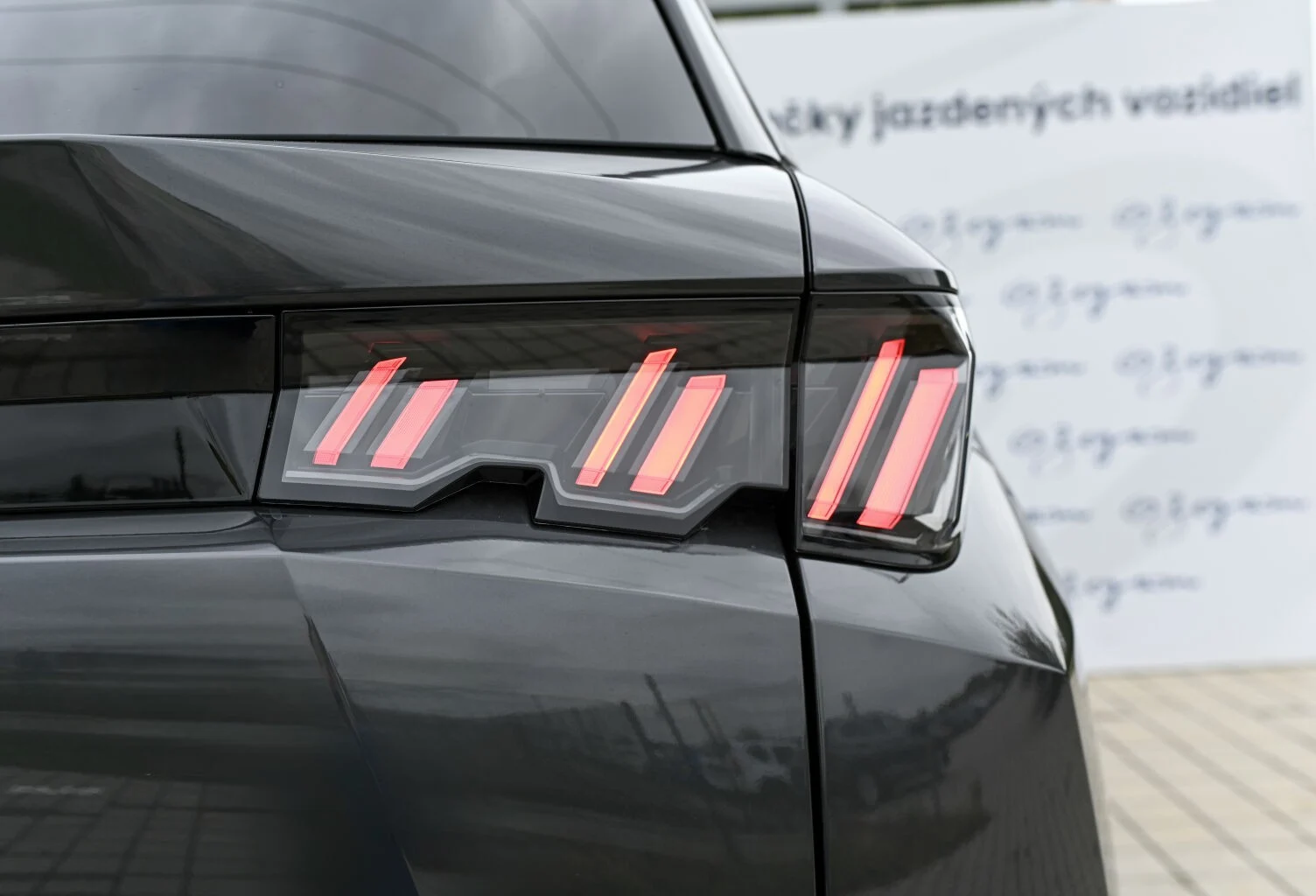 Peugeot 5008 ALLURE Hybrid 145k e-DCS6 | Begam Trnava