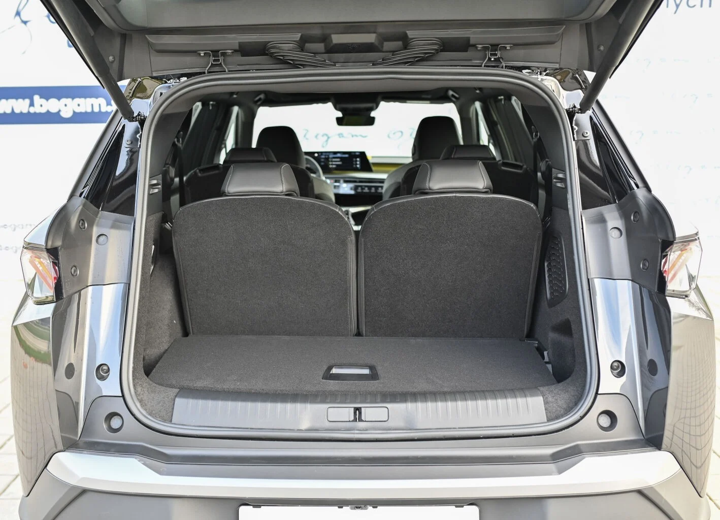 Peugeot 5008 ALLURE Hybrid 145k e-DCS6 (MHEV) | Begam Trnava