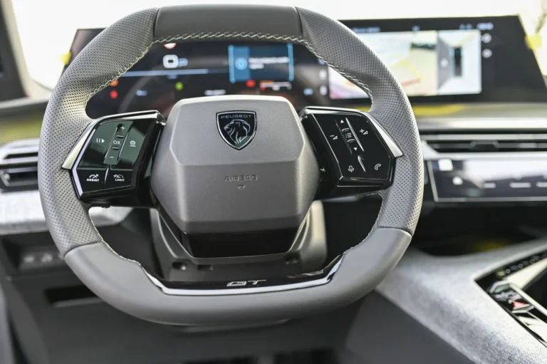 Peugeot 5008 GT Hybrid 145k e-DCS6 | Begam Trnava