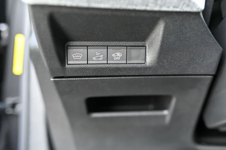 Peugeot 5008 GT Hybrid 145k e-DCS6 | Begam Trnava