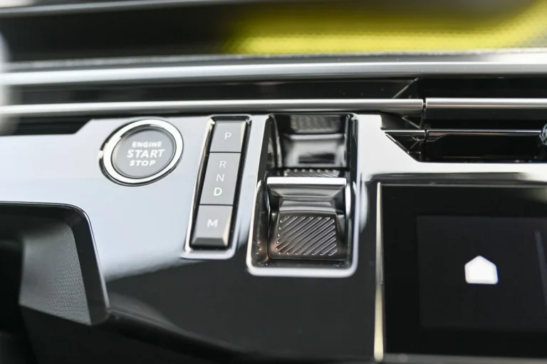 Peugeot 5008 GT Hybrid 145k e-DCS6 | Begam Trnava