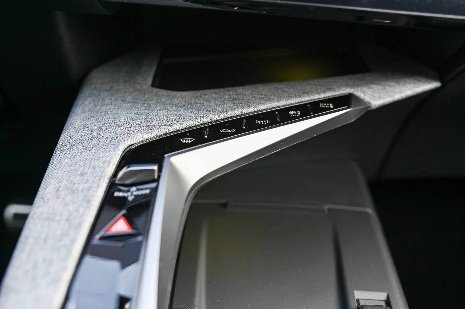 Peugeot 5008 ALLURE Hybrid 145k e-DCS6 (MHEV) | Begam Trnava