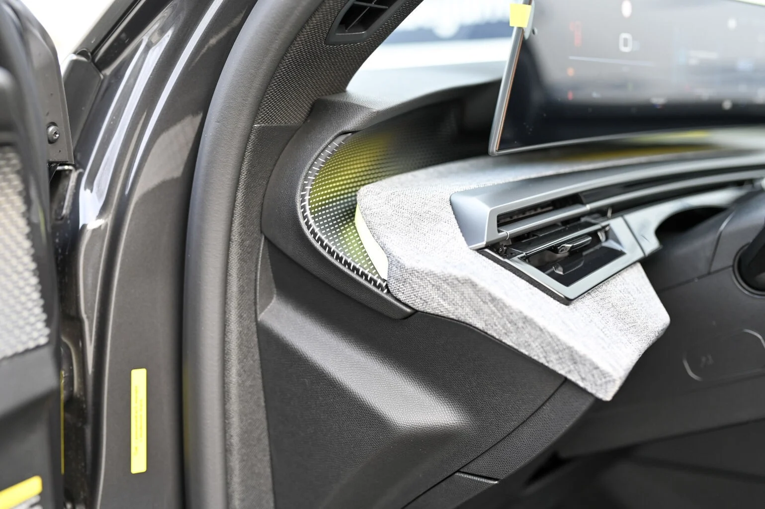Peugeot 5008 ALLURE Hybrid 145k e-DCS6 (MHEV) | Begam Trnava