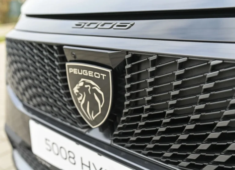 Peugeot 5008 GT Hybrid 145k e-DCS6 | Begam Trnava