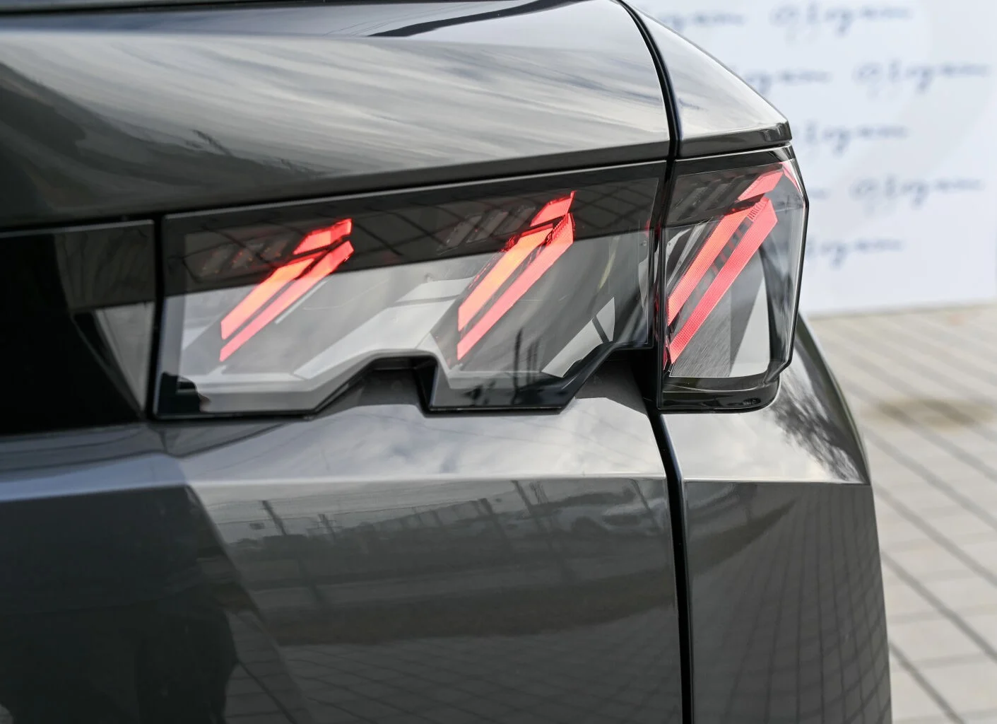 Peugeot 5008 ALLURE Hybrid 145k e-DCS6 (MHEV) | Begam Trnava