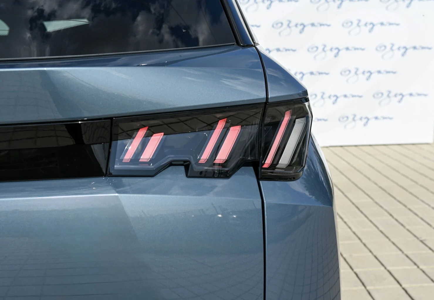 Peugeot 5008 GT  Hybrid 145k e-DCS6 | Begam Trnava
