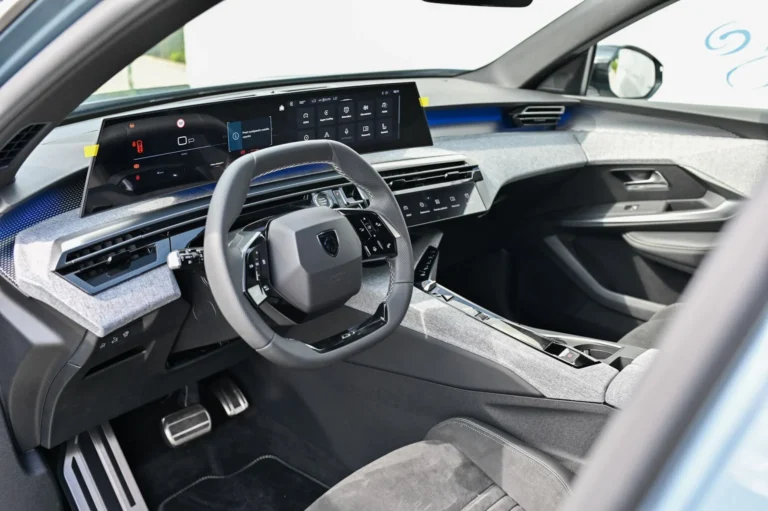 Peugeot 5008 GT  Hybrid 145k e-DCS6 | Begam Trnava
