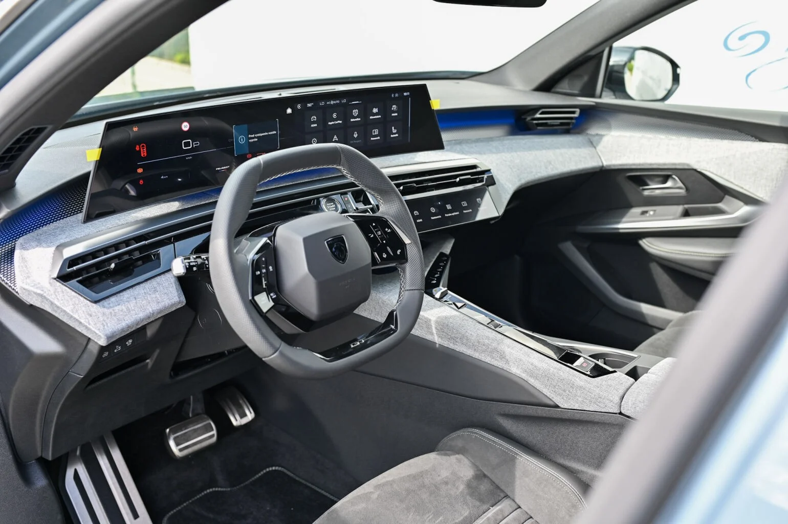 Peugeot 5008 GT  Hybrid 145k e-DCS6 | Begam Trnava