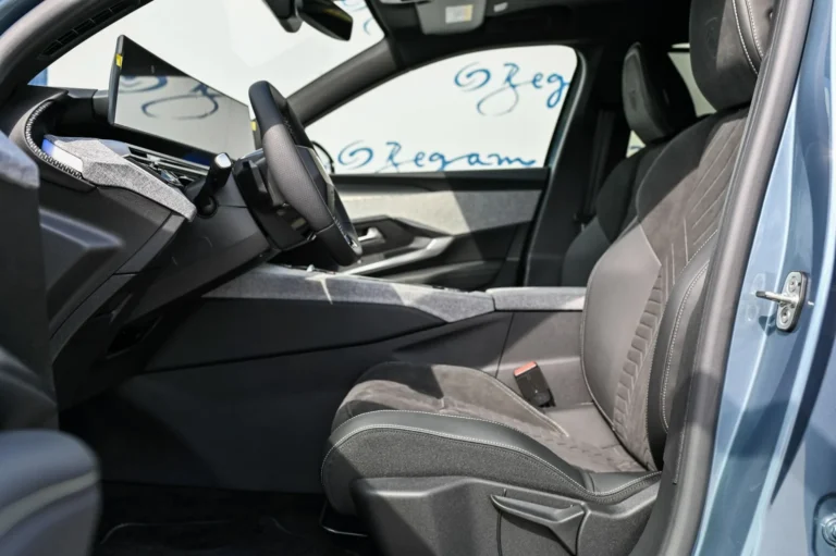 Peugeot 5008 GT  Hybrid 145k e-DCS6 | Begam Trnava