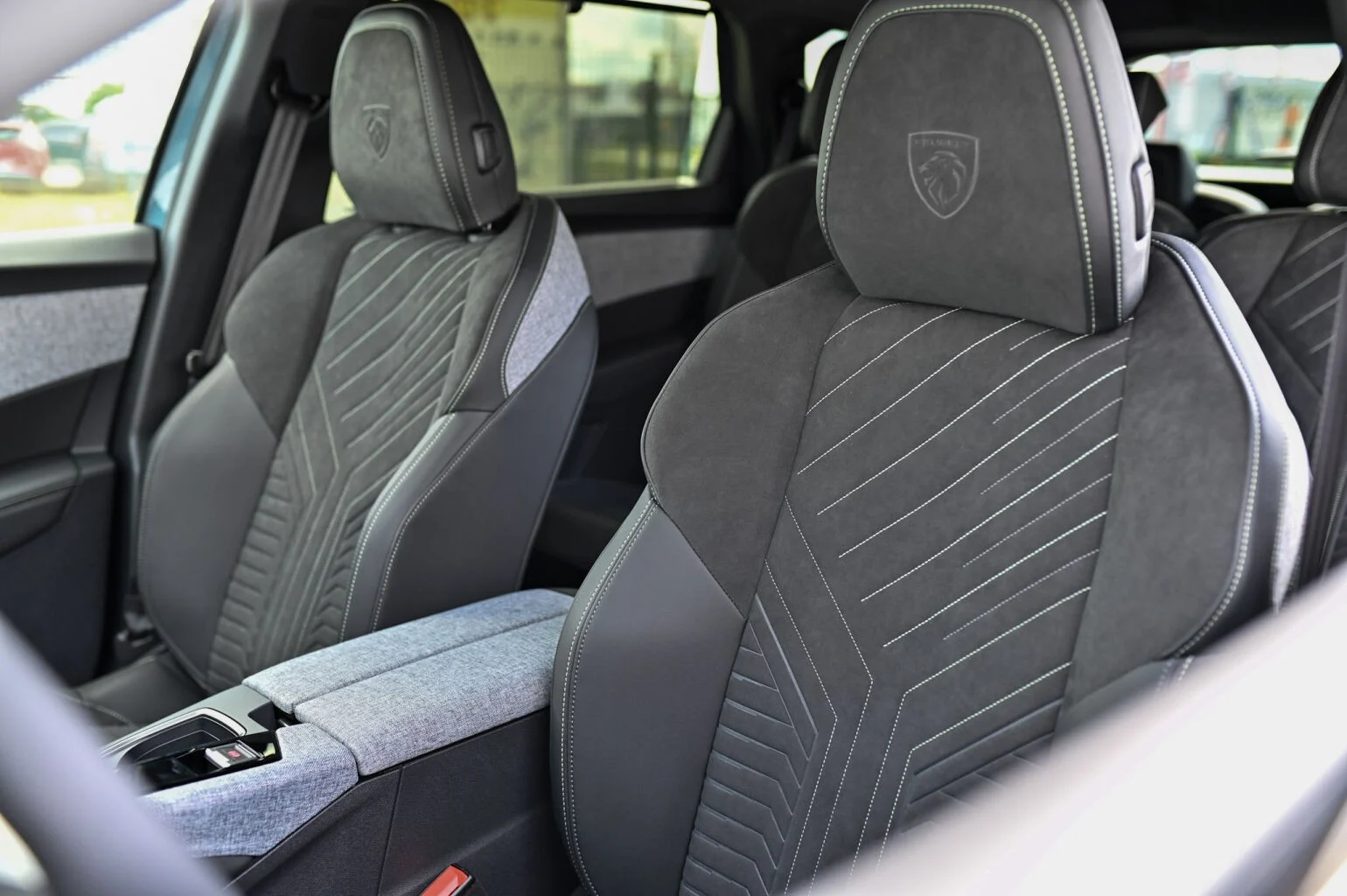 Peugeot 5008 GT  Hybrid 145k e-DCS6 | Begam Trnava
