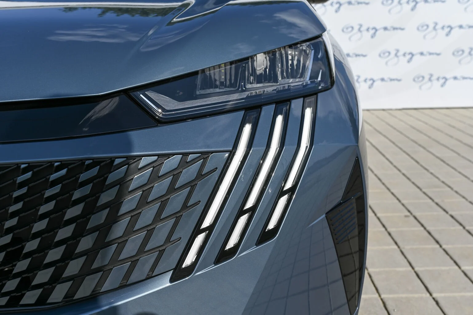 Peugeot 5008 GT  Hybrid 145k e-DCS6 | Begam Trnava