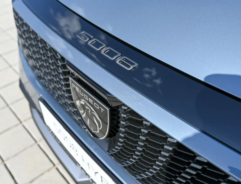 Peugeot 5008 GT  Hybrid 145k e-DCS6 | Begam Trnava