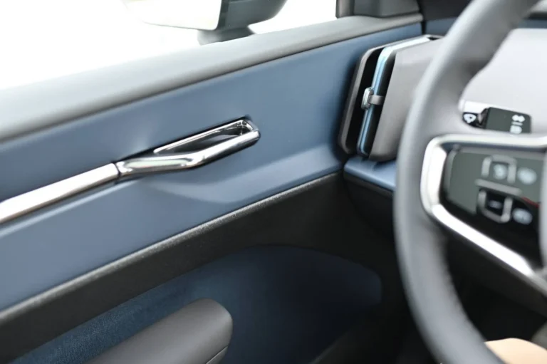 Volvo EX30 Single Motor LongRange ULTRA | Begam Trnava