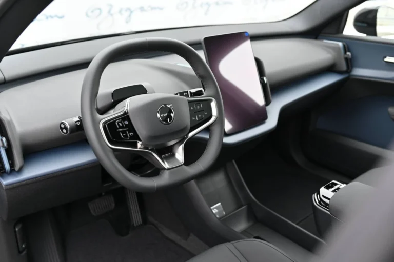 Volvo EX30 Single Motor LongRange ULTRA | Begam Trnava